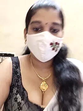 Snapshot of amelia-rani chatting on 10.27.25 amelia-rani online show from 10.27.25