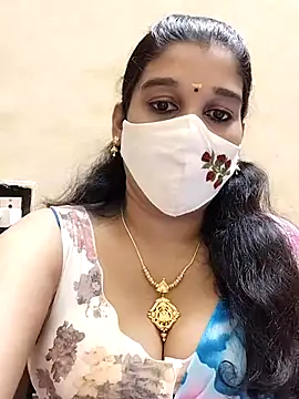 Snapshot of amelia-rani chatting on 10.28.25 amelia-rani online show from 10.28.25