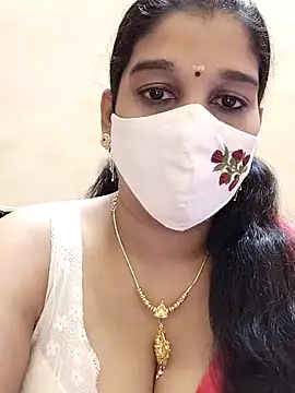 Snapshot of amelia-rani chatting on 10.29.25 amelia-rani online show from 10.29.25