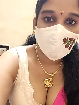 Snapshot of amelia-rani chatting on 10.29.25 amelia-rani online show from 10.29.25