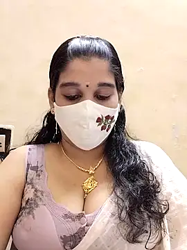 Snapshot of amelia-rani chatting on 10.31.25 amelia-rani online show from 10.31.25