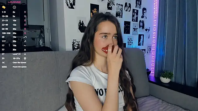 lovelyalivia online show from 11.17.25