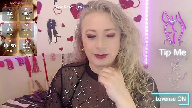 Snapshot of sofiacurvy_45 chatting on 09.11.25 sofiacurvy 45 online show from 09.11.25