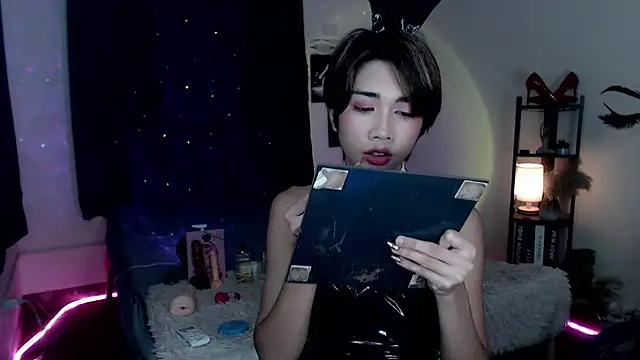 Lavictoriathegreat online show from 12.21.25