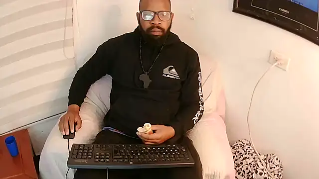 Snapshot of King_Malik chatting on 09.11.25 King Malik online show from 09.11.25