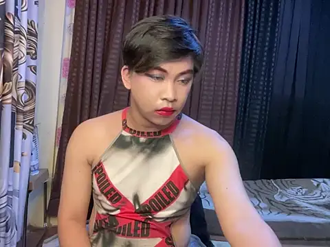 Snapshot of ts_shantal chatting on 11.18.25 ts shantal online show from 11.18.25