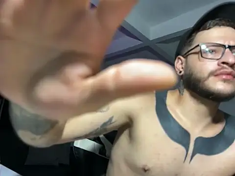 Snapshot of francoolatino chatting on 10.20.25 francoolatino online show from 10.20.25