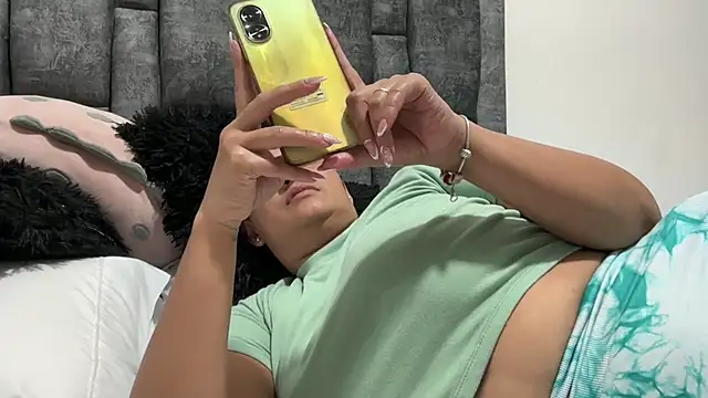 Snapshot of Sophia_copper chatting on 09.30.25 Sophia copper online show from 09.30.25