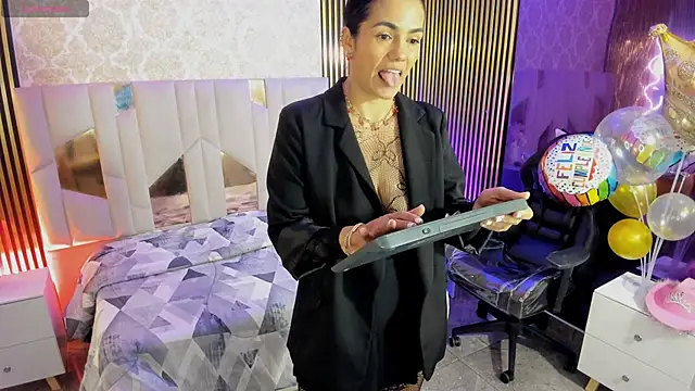 Snapshot of Rosalind_tay chatting on 10.15.25 Rosalind tay online show from 10.15.25