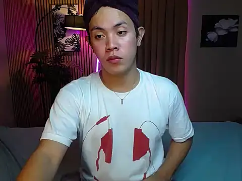 Snapshot of lava_lux chatting on 10.03.25 lava lux online show from 10.03.25