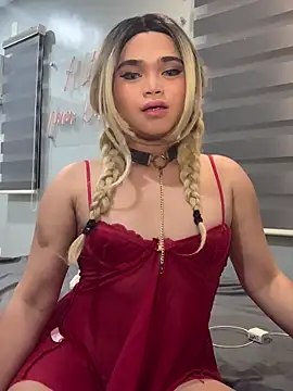 Snapshot of VictoriaL0ve chatting on 11.06.25 VictoriaL0ve online show from 11.06.25