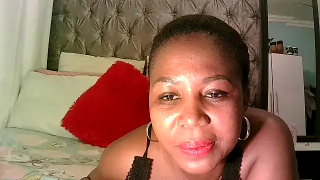 Pookie1990 online show from 10.25.25