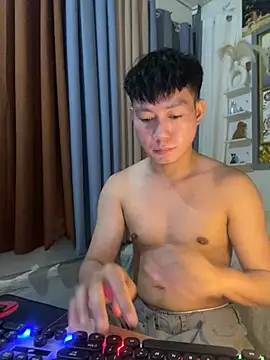 xshyboyx online show from 01.13.26