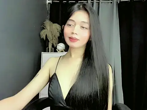 Snapshot of LexiLove chatting on 11.17.25 LexiLove online show from 11.17.25
