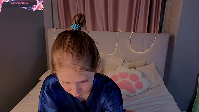 BeatrixCarIeton online show from 09.12.25