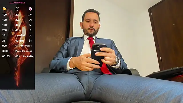 KarlBoss1 online show from 11.12.25