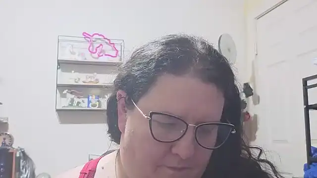 Snapshot of emberlynnix chatting on 10.11.25 emberlynnix online show from 10.11.25