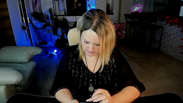 MariemLui online show from 10.26.25