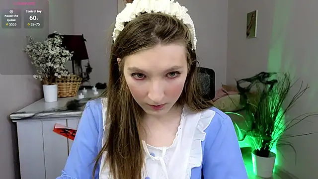 Snapshot of Mia_Myles chatting on 10.31.25 Mia Myles online show from 10.31.25