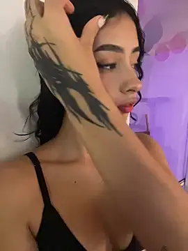 Snapshot of RosseMelody chatting on 01.19.26 RosseMelody online show from 01.19.26