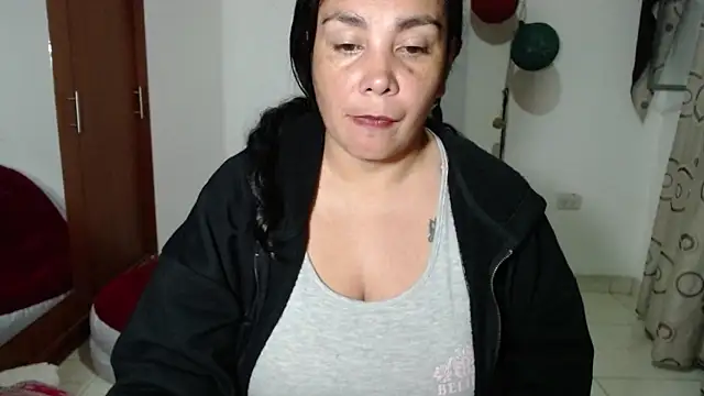 Vivian milf paint online show from 09.16.25