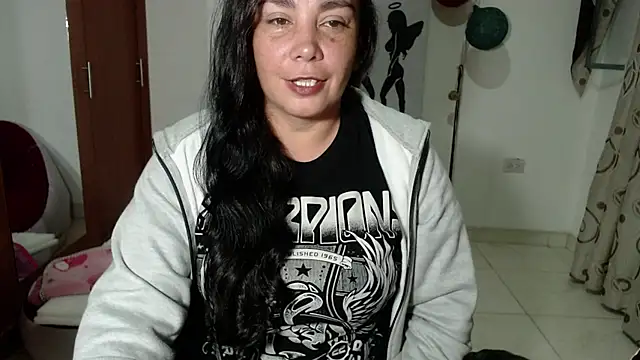 Vivian milf paint online show from 09.23.25