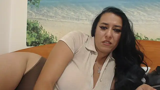 Snapshot of Maryem637048 chatting on 09.18.25 Maryem637048 online show from 09.18.25