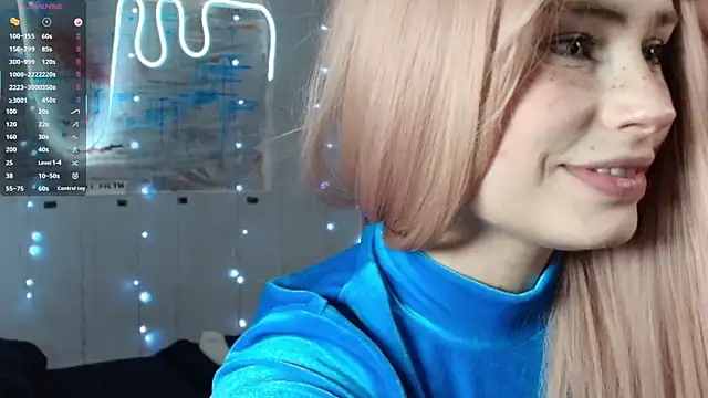 Snapshot of PieraMarch chatting on 09.19.25 PieraMarch online show from 09.19.25