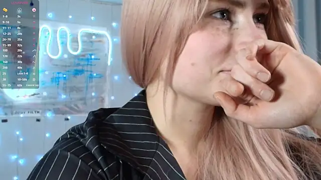 Snapshot of PieraMarch chatting on 09.20.25 PieraMarch online show from 09.20.25