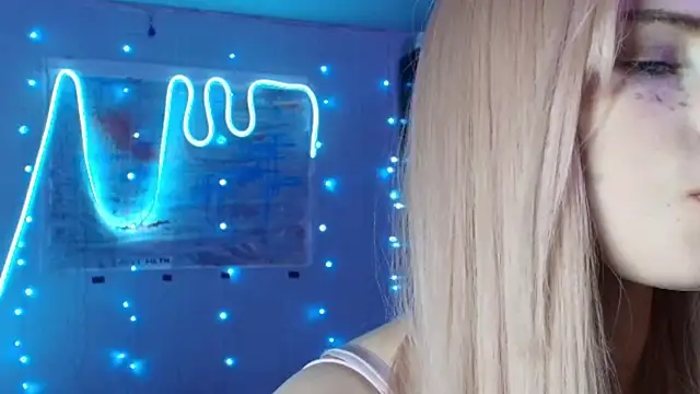 Snapshot of PieraMarch chatting on 09.21.25 PieraMarch online show from 09.21.25