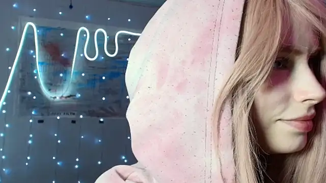 Snapshot of PieraMarch chatting on 10.03.25 PieraMarch online show from 10.03.25