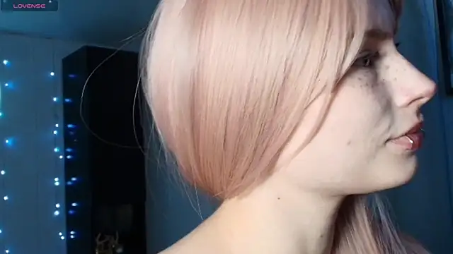 Snapshot of PieraMarch chatting on 10.08.25 PieraMarch online show from 10.08.25