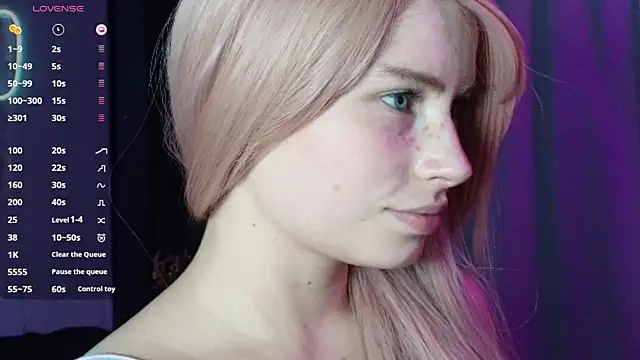 Snapshot of PieraMarch chatting on 10.10.25 PieraMarch online show from 10.10.25