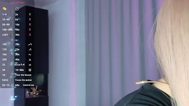 Snapshot of PieraMarch chatting on 10.20.25 PieraMarch online show from 10.20.25