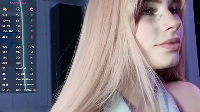 Snapshot of PieraMarch chatting on 10.21.25 PieraMarch online show from 10.21.25