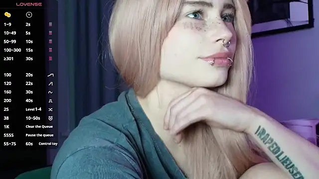 Snapshot of PieraMarch chatting on 10.23.25 PieraMarch online show from 10.23.25