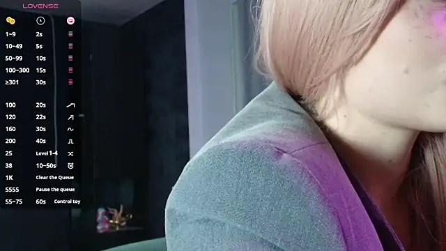 Snapshot of PieraMarch chatting on 10.30.25 PieraMarch online show from 10.30.25