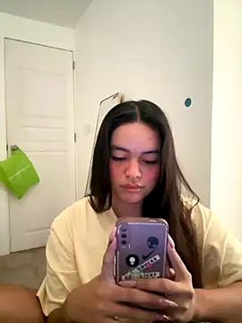 Snapshot of urasianlady chatting on 10.23.25 urasianlady online show from 10.23.25