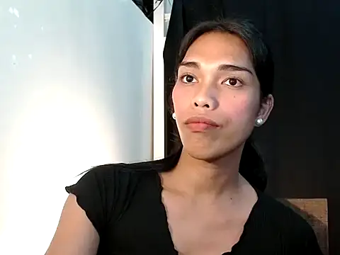 Snapshot of angelaxmonroe chatting on 04.22.26 angelaxmonroe online show from 04.22.26