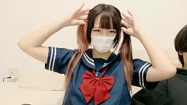 Snapshot of Hina-qp chatting on 10.26.25 Hina-qp online show from 10.26.25