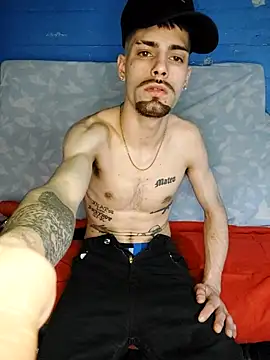 Snapshot of Demian24_ chatting on 10.04.25 Demian24  online show from 10.04.25