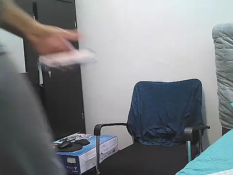 Snapshot of morenocabro10 chatting on 10.18.25 morenocabro10 online show from 10.18.25