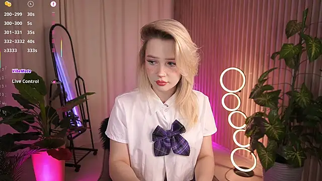 LauraWifeness online show from 12.15.25