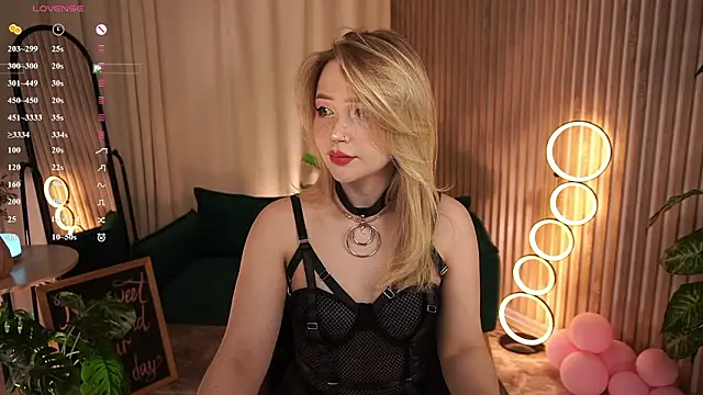 LauraWifeness online show from 03.26.26