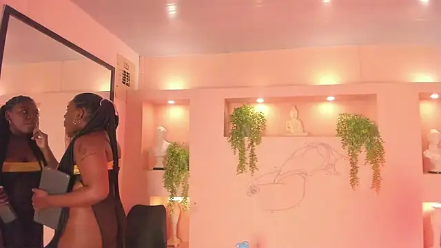 Snapshot of NanyMoreno chatting on 09.19.25 NanyMoreno online show from 09.19.25