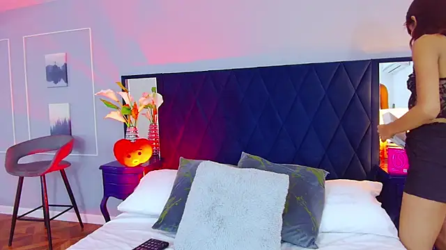 BellaHarper1 online show from 10.10.25