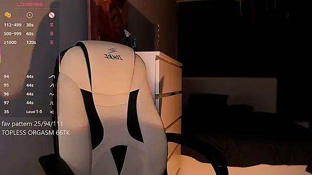 Snapshot of Aura_boobss chatting on 03.27.26 Aura boobss online show from 03.27.26