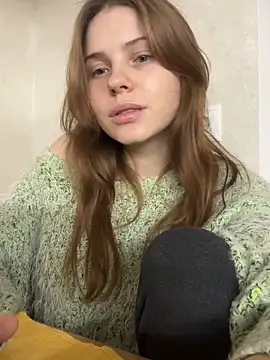 Snapshot of Delilah_Leila chatting on 11.15.25 Delilah Leila online show from 11.15.25