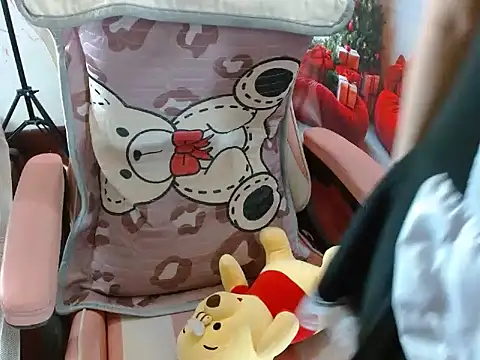 Snapshot of lolibaby chatting on 10.30.25 lolibaby online show from 10.30.25