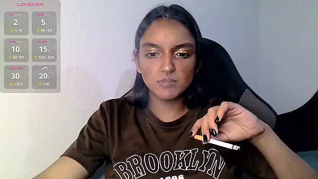 Snapshot of Ari_20_ chatting on 10.05.25 Ari 20 online show from 10.05.25